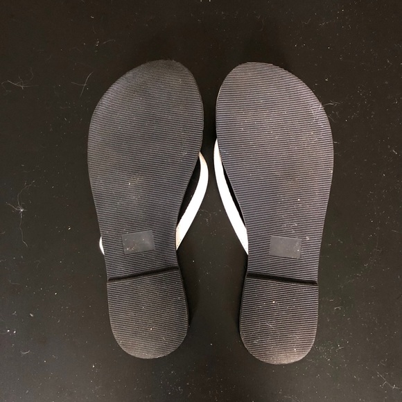 Soda tan and white leather sandals size 8 - Picture 2 of 2